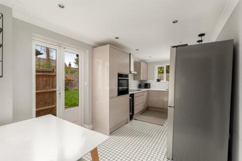 1 Pinson Close, Little Bourton-9.jpg