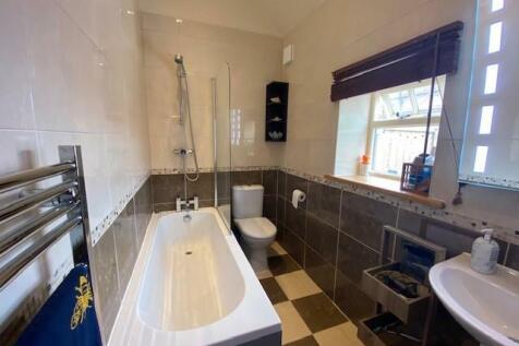 grananry ensuite annex.jpg