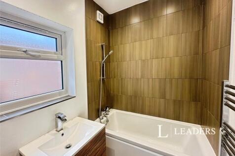 Family Bathroom (2)
