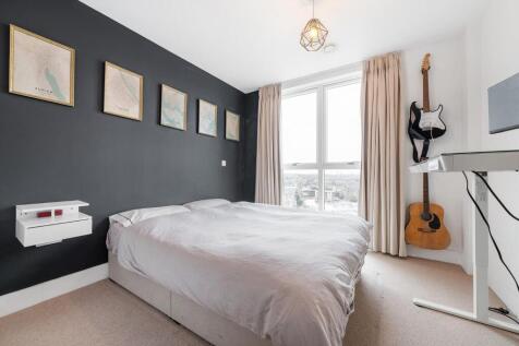 Bedroom 1 (2).JPG