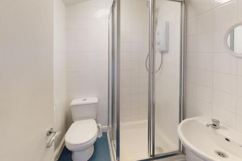 8-Guinea-Lane-Bathro