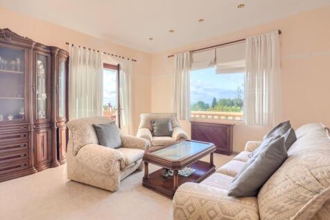 Lounge and dining 1