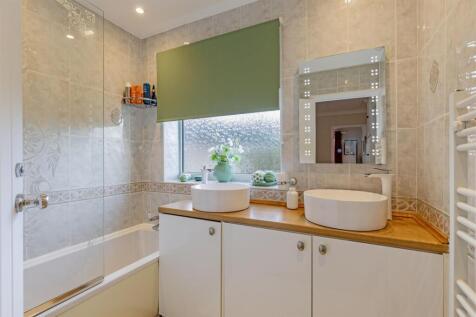 Splendid Family Bathroom