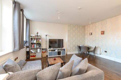 Lounge/Dining Area