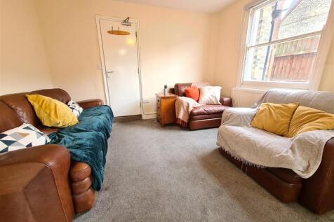 Livign Room B.jpg