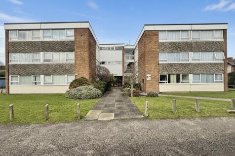 Located on Long Leys Croft in Water Orton, this second-floor studio apartment has been refurbished throughout and is available NOW.