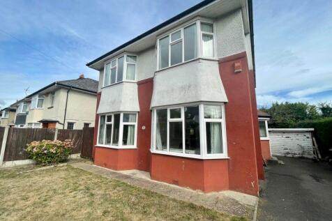 6 Bedroom House in BH3 7LZ