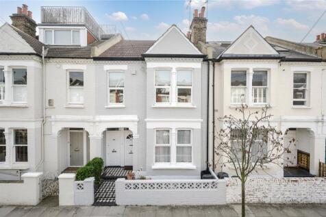 A beautifully refurbished two bedroom 1st floor flat well situated for the multitude of shops, bars and restaurants of the Fulham Palace Road and surrounding areas. Closest tube is Parsons Green. Avai