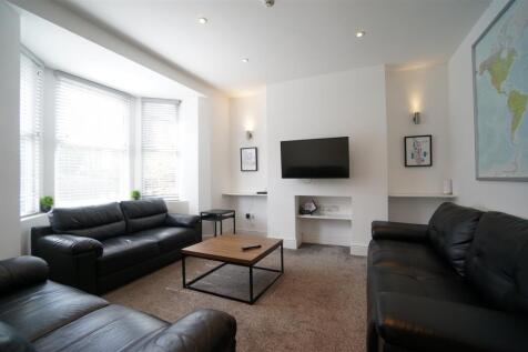 5 Bedroom House in LL57 4LP