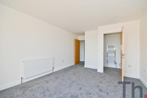 Bedroom 1 with En-suite.JPG