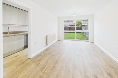 4 Bedroom Terraced in GL51 0NX