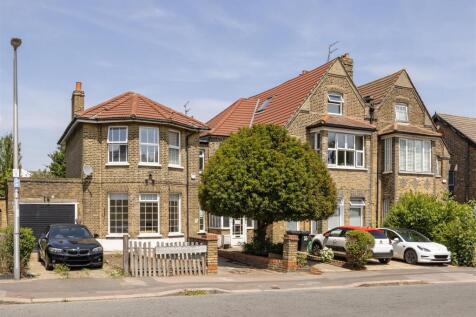 Chelmsford Road, E18