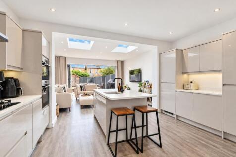 Kitchen & Living