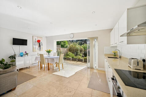 Dining Area | Kitchen