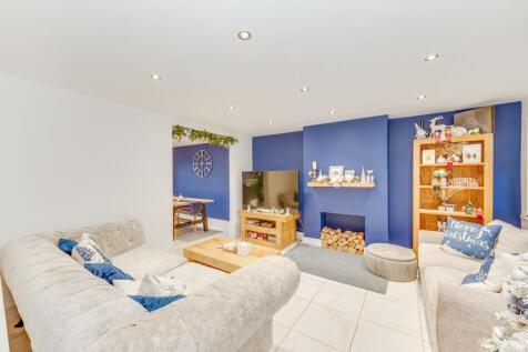 KITCHEN, DINER AND LIVING ROOM