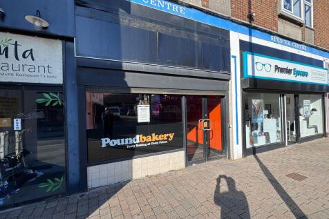Retail Property (high street) to rent in castleford