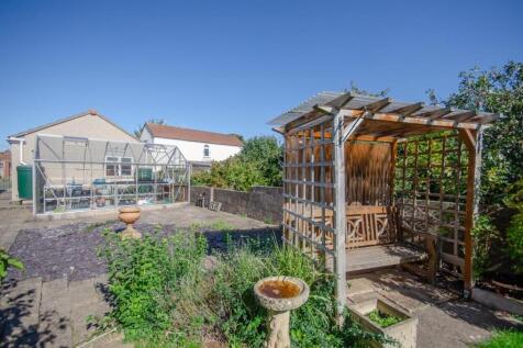 Rear garden pic 2.jpg