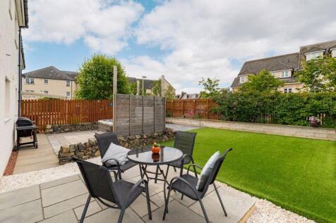4 bed, 2 bath Detached in Leeds - Photo 24