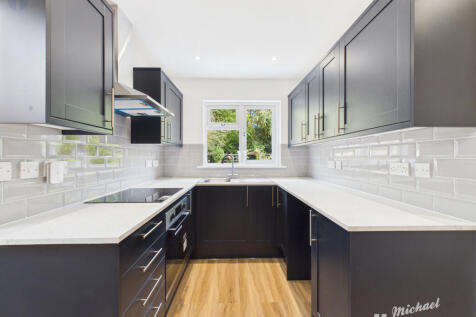 CAM03218G0-PR0738-STILL012