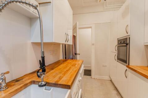 5 bed, 3 bath Detached in Glasgow - Photo 48
