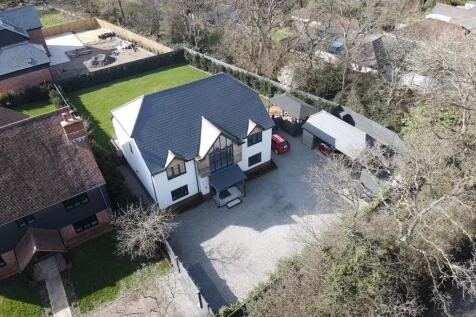 A Stunning Five Bedroom Detached Family Home For