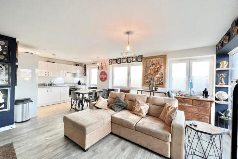 1 Bedroom Top Floor Flat for Sale