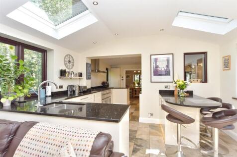 Kitchen/ Breakfast Room