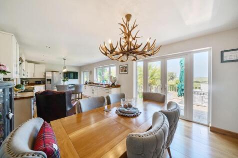 2nd view KITCHEN DINER.jpg