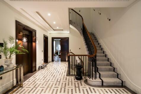 7 bed, 8 bath Town House in London - Photo 15