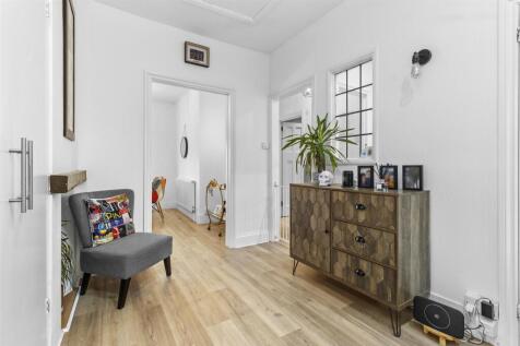 entrance hall #2.jpg