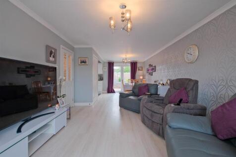 Living Room / Dining