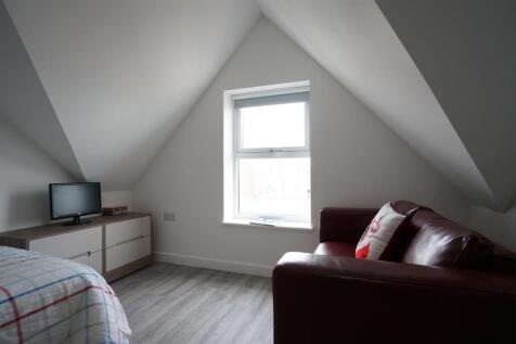 Flat in LL57 2AN