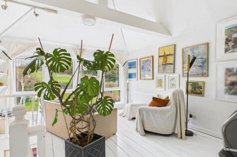 10. CAM01984G0-PR0536-STILL011