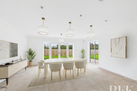 Staged Kitchen (9 Priors Garth)