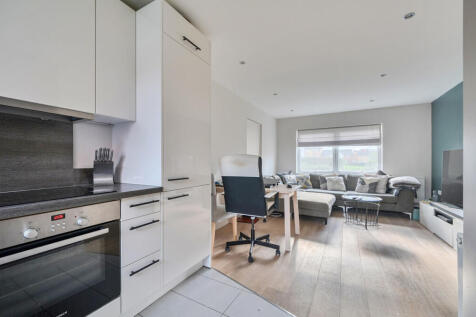 1383305-12-691c5d...