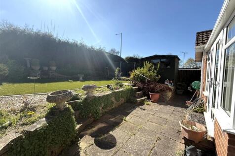 7 mayflower drive new garden.jpeg