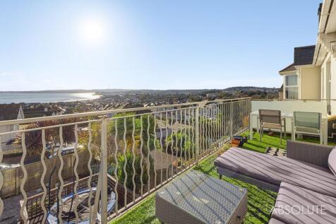 Balcony and sea view