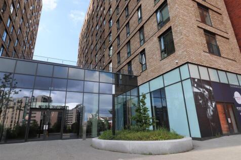No.1 Old Trafford is an exciting development with an idyllic waterfront setting being located on the banks of the historic Manchester Ship Canal. This open plan 2 bed, 2 bath, apartment benefits from