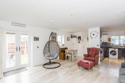 Open Plan Living & Dining Photo Two