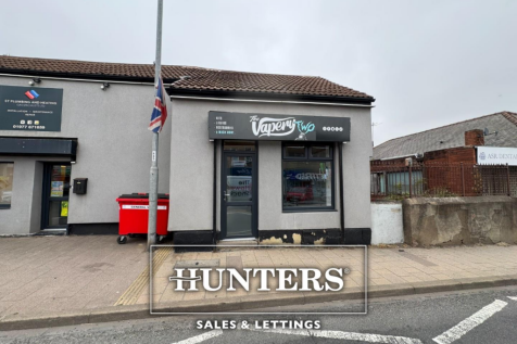 Retail Property (high street) to rent in knottingley