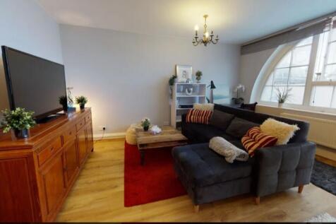 Discover this top-specification one-bedroom apartment located in a beautifully refurbished period building, just behind Holborn Station. Only a 5-minute walk from Chancery Lane Station, this apartment
