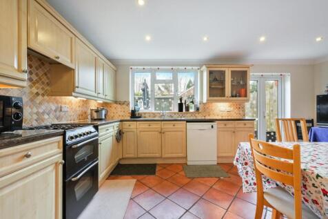 ASHURST ROAD (3).jpg