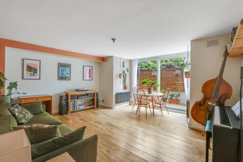 07-d13eJHPropWorld - Flat 4, 18 Border Road - 2.jp