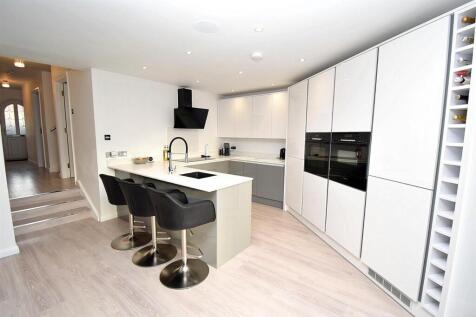 KITCHEN 3.JPG