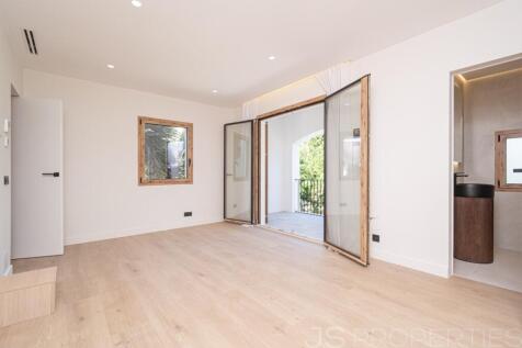 Modern luxury home with pool in a prime location in Puerto Pollensa