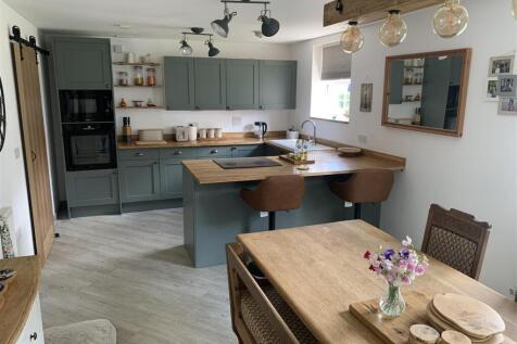 Kitchen Dining.jpg