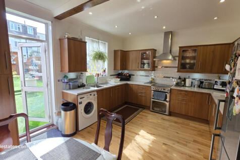 3 bed terraced house for sale Brunswick Park Road