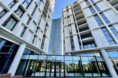 GREAT LOCATION! 17th Floor 3-Bed 2-Bath Apartment in the Crown Street development. Available NOW. Allocated Parking is included. Luxury communal facilities, including a state-of-the-art gymnasium, res