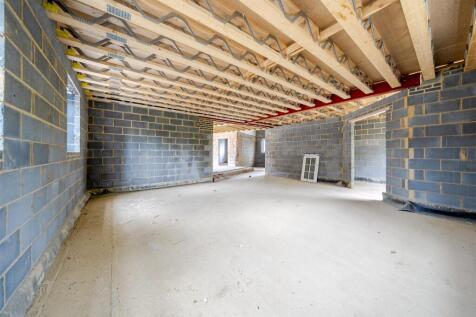 The Toppers, Bridge Road, Stoke Bruerne