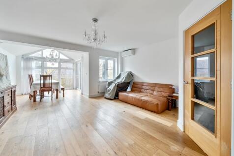 Dining & Lounge Area